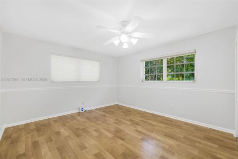 Villa ou maison à louer à Pinecrest, Floride: 4 chambres, 198.81 m2 № 2046070 - photo 29