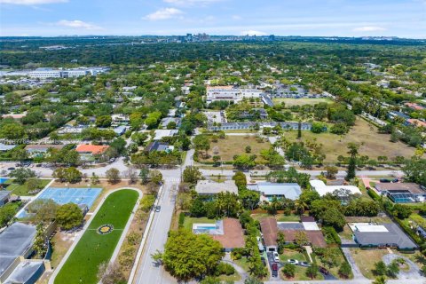 Villa ou maison à louer à Pinecrest, Floride: 4 chambres, 198.81 m2 № 2046070 - photo 20