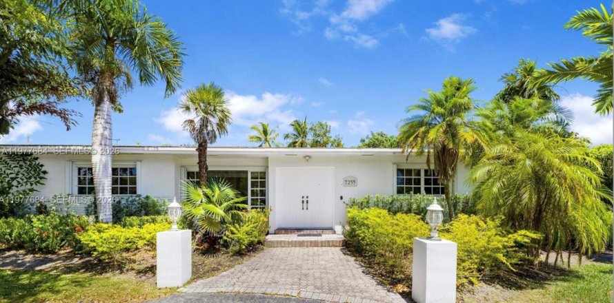 Villa ou maison à Pinecrest, Floride 4 chambres, 198.81 m2 № 2046070