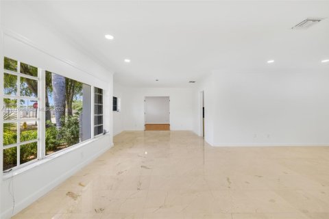 Villa ou maison à louer à Pinecrest, Floride: 4 chambres, 198.81 m2 № 2046070 - photo 14