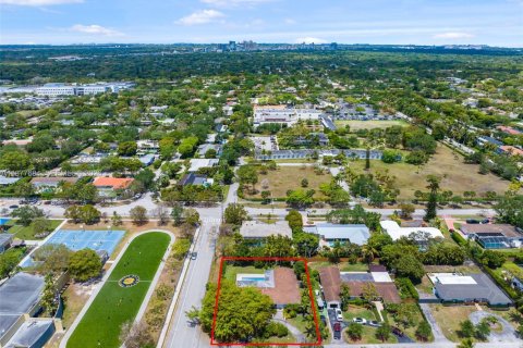 Villa ou maison à louer à Pinecrest, Floride: 4 chambres, 198.81 m2 № 2046070 - photo 6