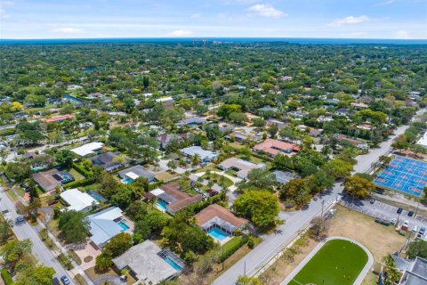 Villa ou maison à louer à Pinecrest, Floride: 4 chambres, 198.81 m2 № 2046070 - photo 5