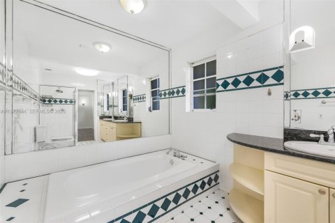 Villa ou maison à louer à Pinecrest, Floride: 4 chambres, 198.81 m2 № 2046070 - photo 22