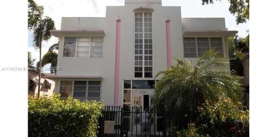 Condominio en Miami Beach, Florida, 1 dormitorio  № 1943147