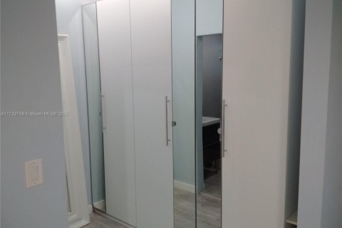 Condominio en venta en Miami Beach, Florida, 1 dormitorio, 41.81 m2 № 1943147 - foto 11