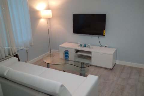 Condominio en venta en Miami Beach, Florida, 1 dormitorio, 41.81 m2 № 1943147 - foto 6