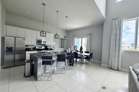 Купить кондоминиум в Фор-Корнерс, Флорида 8 комнат, 244.33м2, № 2158034 - фото 15