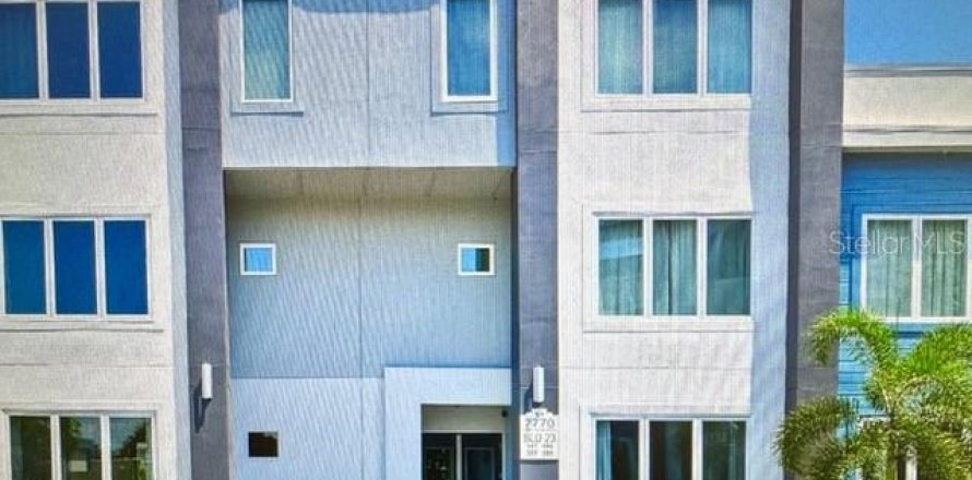 Кондоминиум с 8 комнатами в Фор-Корнерс, Флорида № 2158034