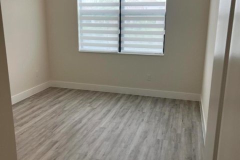 House in Lake Worth, Florida 4 bedrooms, 211.72 sq.m. № 2420731 - photo 8