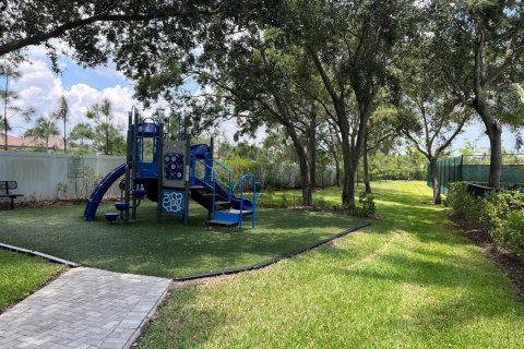 House in Lake Worth, Florida 4 bedrooms, 211.72 sq.m. № 2420731 - photo 27
