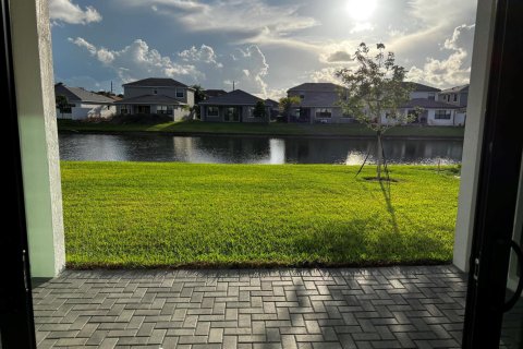 House in Lake Worth, Florida 4 bedrooms, 211.72 sq.m. № 2420731 - photo 17