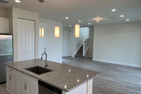 House in Lake Worth, Florida 4 bedrooms, 211.72 sq.m. № 2420731 - photo 7