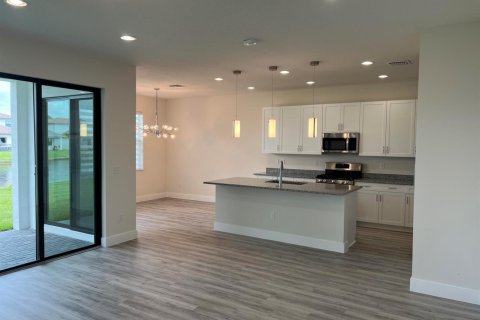House in Lake Worth, Florida 4 bedrooms, 211.72 sq.m. № 2420731 - photo 3