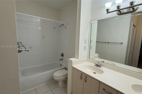 Townhouse in Miami, Florida 3 bedrooms, 149.57 sq.m. № 1994030 - photo 16