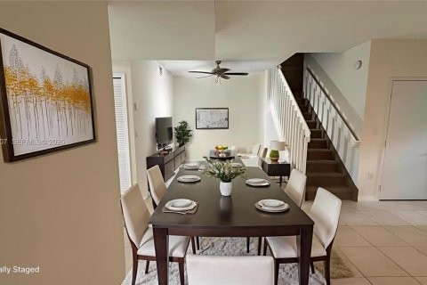 Townhouse in Miami, Florida 3 bedrooms, 149.57 sq.m. № 1994030 - photo 4