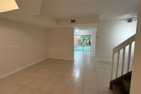 Townhouse in Miami, Florida 3 bedrooms, 149.57 sq.m. № 1994030 - photo 20