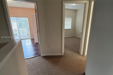 Townhouse in Miami, Florida 3 bedrooms, 149.57 sq.m. № 1994030 - photo 6