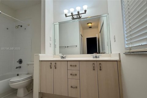 Townhouse in Miami, Florida 3 bedrooms, 149.57 sq.m. № 1994030 - photo 10