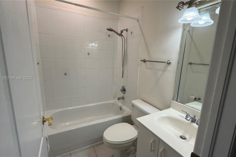 Townhouse in Miami, Florida 3 bedrooms, 149.57 sq.m. № 1994030 - photo 15