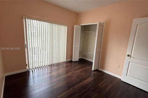 Townhouse in Miami, Florida 3 bedrooms, 149.57 sq.m. № 1994030 - photo 14