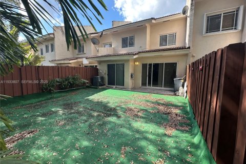 Townhouse in Miami, Florida 3 bedrooms, 149.57 sq.m. № 1994030 - photo 25
