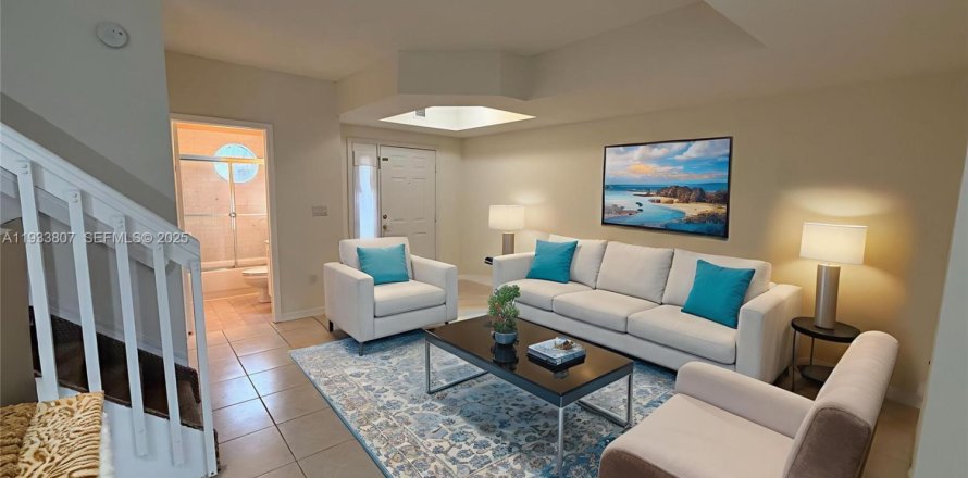 Townhouse in Miami, Florida 3 bedrooms, 149.57 sq.m. № 1994030