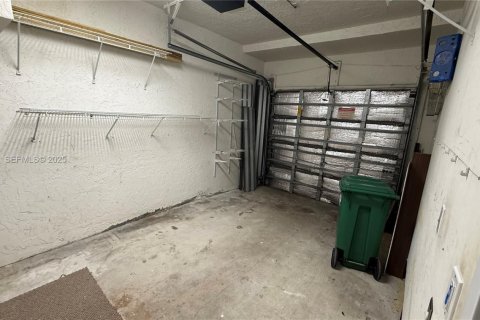 Townhouse in Miami, Florida 3 bedrooms, 149.57 sq.m. № 1994030 - photo 8