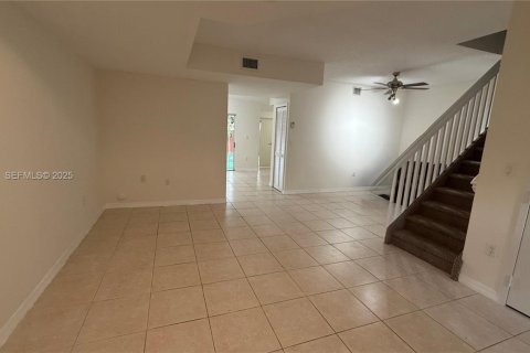 Townhouse in Miami, Florida 3 bedrooms, 149.57 sq.m. № 1994030 - photo 19