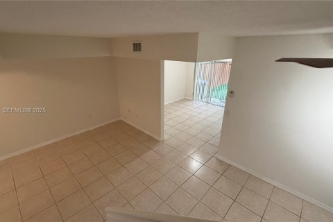 Townhouse in Miami, Florida 3 bedrooms, 149.57 sq.m. № 1994030 - photo 12