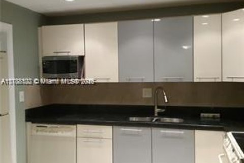 Copropriété à vendre à Sunrise, Floride: 2 chambres, 95.69 m2 № 1807644 - photo 1