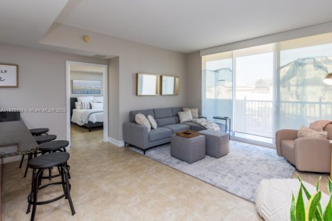 Copropriété à vendre à Coral Gables, Floride: 2 chambres, 90.12 m2 № 1934041 - photo 5