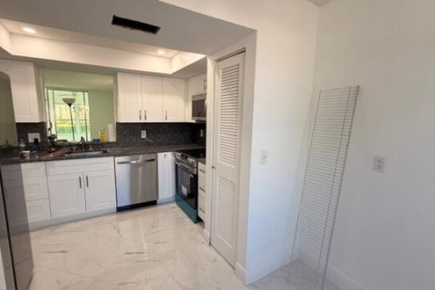 Copropriété à louer à Delray Beach, Floride: 2 chambres, 93.37 m2 № 2390270 - photo 3