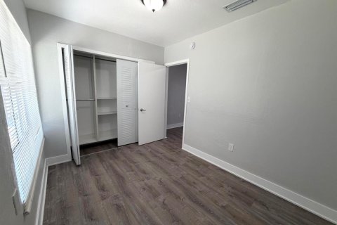 Apartment in Hallandale Beach, Florida 1 bedroom, 46.45 sq.m. № 2254544 - photo 12
