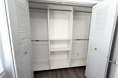 Apartment in Hallandale Beach, Florida 1 bedroom, 46.45 sq.m. № 2254544 - photo 13