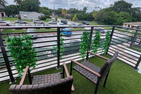 Adosado en venta en Hollywood, Florida, 3 dormitorios, 139.35 m2 № 1924084 - foto 11