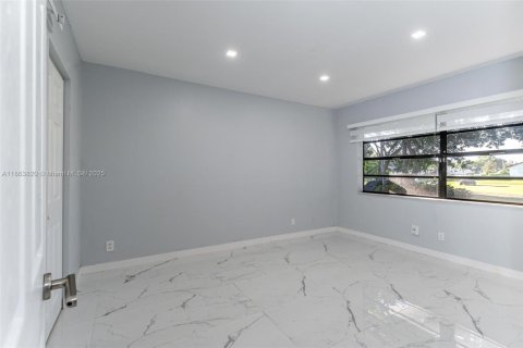 Copropriété à louer à Tamarac, Floride: 2 chambres, 98.48 m2 № 1891568 - photo 13