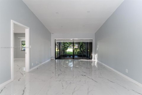 Copropriété à louer à Tamarac, Floride: 2 chambres, 98.48 m2 № 1891568 - photo 12