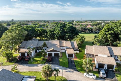 Copropriété à louer à Tamarac, Floride: 2 chambres, 98.48 m2 № 1891568 - photo 2