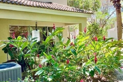 Снять в аренду таунхаус в Уэст-Палм-Бич, Флорида 3 спальни, 132.57м2, № 2005923 - фото 3