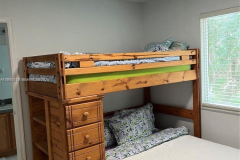 Снять в аренду таунхаус в Уэст-Палм-Бич, Флорида 3 спальни, 132.57м2, № 2005923 - фото 8