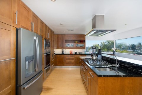 House in Port Richey, Florida 5 bedrooms, 410.26 sq.m. № 1551552 - photo 17