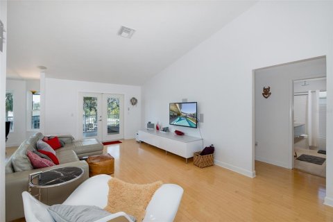 House in Port Richey, Florida 5 bedrooms, 410.26 sq.m. № 1551552 - photo 10