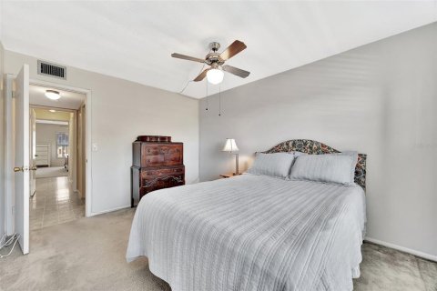Condo in Clearwater, Florida, 2 bedrooms № 2143400 - photo 16