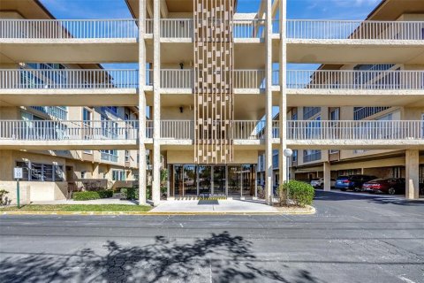 Condo in Clearwater, Florida, 2 bedrooms № 2143400 - photo 2