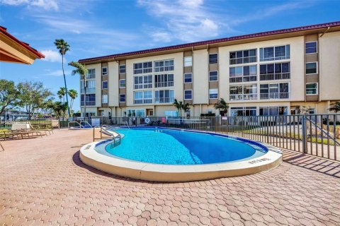 Condo in Clearwater, Florida, 2 bedrooms № 2143400 - photo 6