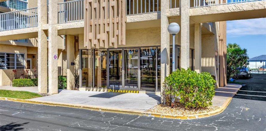 Condo in Clearwater, Florida, 2 bedrooms № 2143400