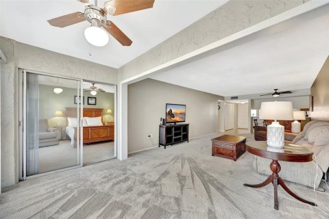 Condo in Clearwater, Florida, 2 bedrooms № 2143400 - photo 17