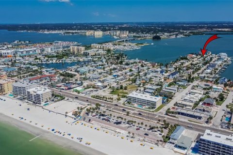Casa en venta en Madeira Beach, Florida, 2 dormitorios, 125.51 m2 № 2220331 - foto 11