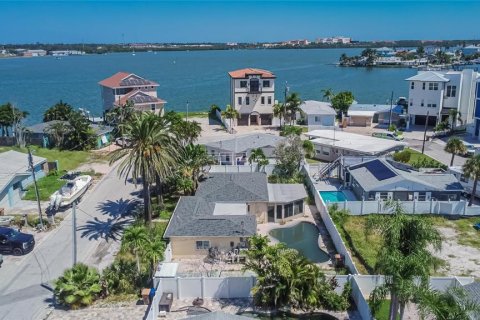 Casa en venta en Madeira Beach, Florida, 2 dormitorios, 125.51 m2 № 2220331 - foto 14
