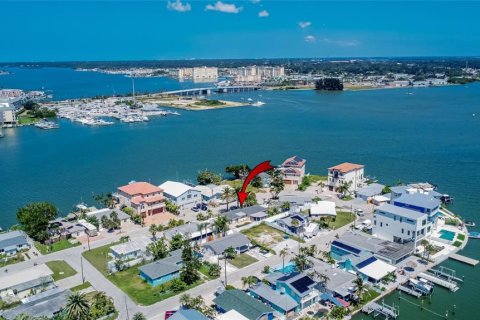 Casa en venta en Madeira Beach, Florida, 2 dormitorios, 125.51 m2 № 2220331 - foto 9